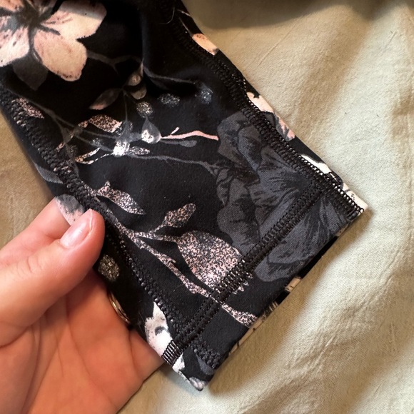 Victoria secret leggings - Picture 2 of 3